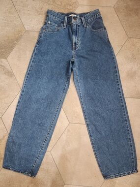 Levis Baggy Dad Jean 23